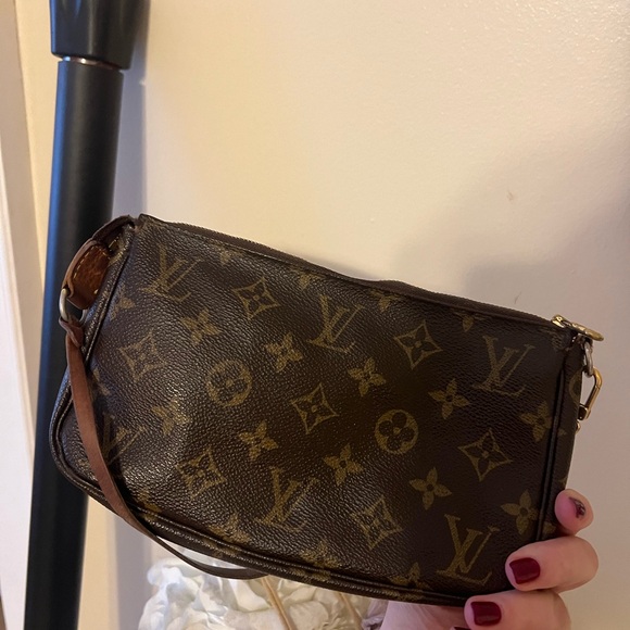 Louis Vuitton Monogram Clutch - Picture 3 of 6